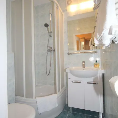 Nadmorskie Pokoje I Apartamenty Krynica Morska Exterior foto